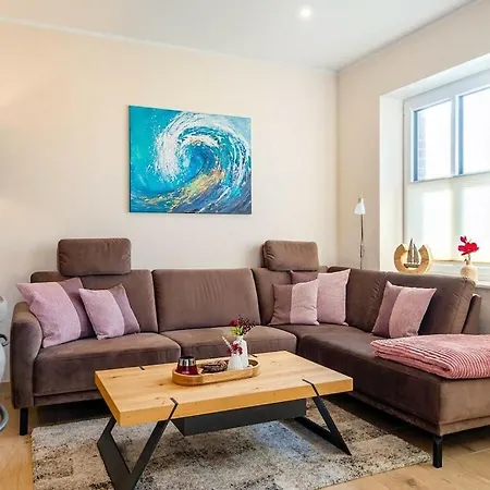 With 2 Bedrooms Casa vacanze