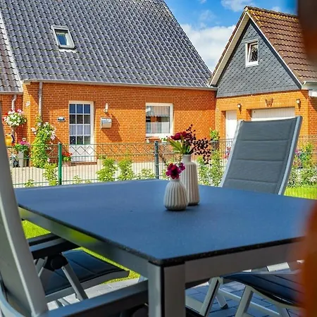 With 2 Bedrooms Casa vacanze