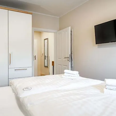 With 2 Bedrooms Casa vacanze
