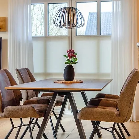 With 2 Bedrooms Casa vacanze